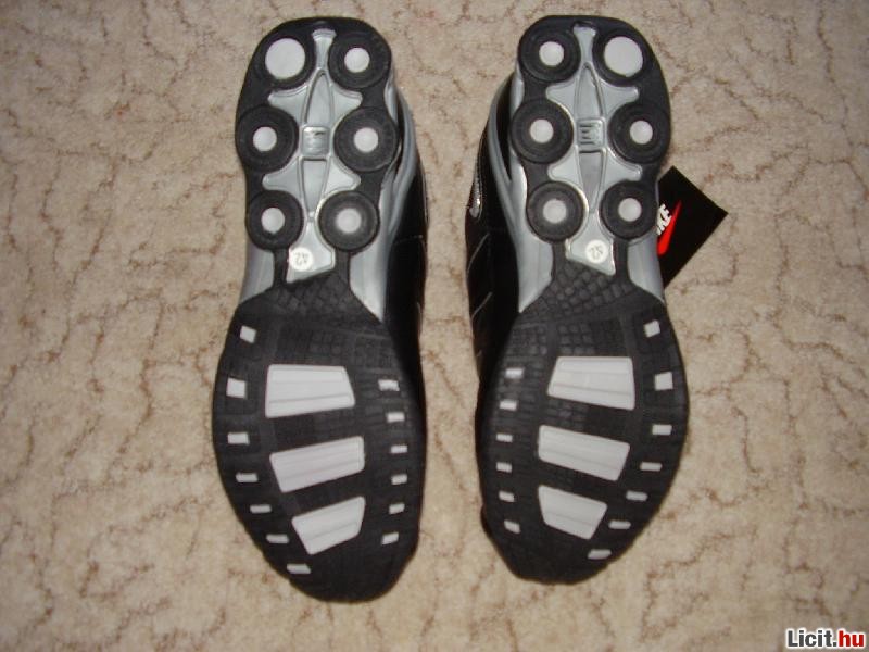 Licit.hu NIKE SHOX R6 sportcip J 43 as Az ingyenes aukci s