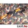 AK-47-es gépkarabély,hangtompitó-imitációval