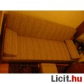 Ágyneműtartós ágyazható kanapé és két puff