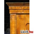 **Elegáns antik biedermeier szekrény**