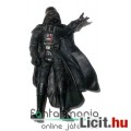Star Wars figura - Darth Vader kitartott kezű, vöröses szemű műanyagpalástos megjelenéssel - Klasszi