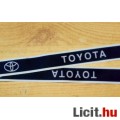 Nyakpánt Toyota emblémával