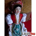 Magyar népviseletes porcelán baba