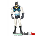Batman figura - The Batman 14cm-es világosszürke ruhás Batman mellvértes megjelenéssel csom. nélkül