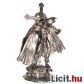 18cm-es Spawn figura - extra-mozgatható ezüstszínű Spawn figura kereszt talapzattal - 10th Anniversa