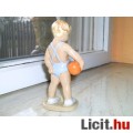 Fiúcska labdával, /hummel féle/